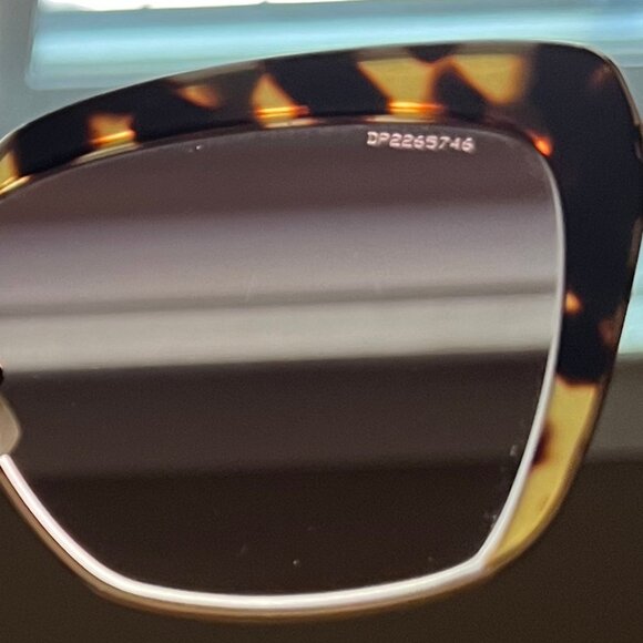 MIU MIU Sunglasses - Tortoiseshell pattern and gold detail - Authentic - Picture 14 of 17